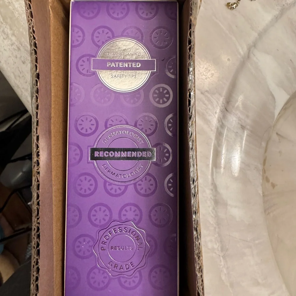 Sonicsmooth Pro+ Dermaplaning System in Purple - Picture 4 of 5